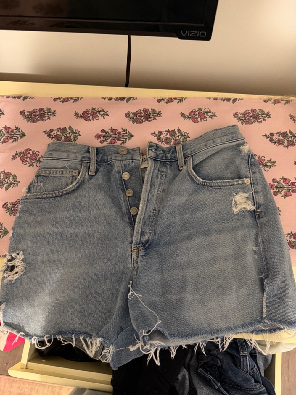 Agolde Dee Super High Rise Short in Chimes. Size 27. Lightly worn.